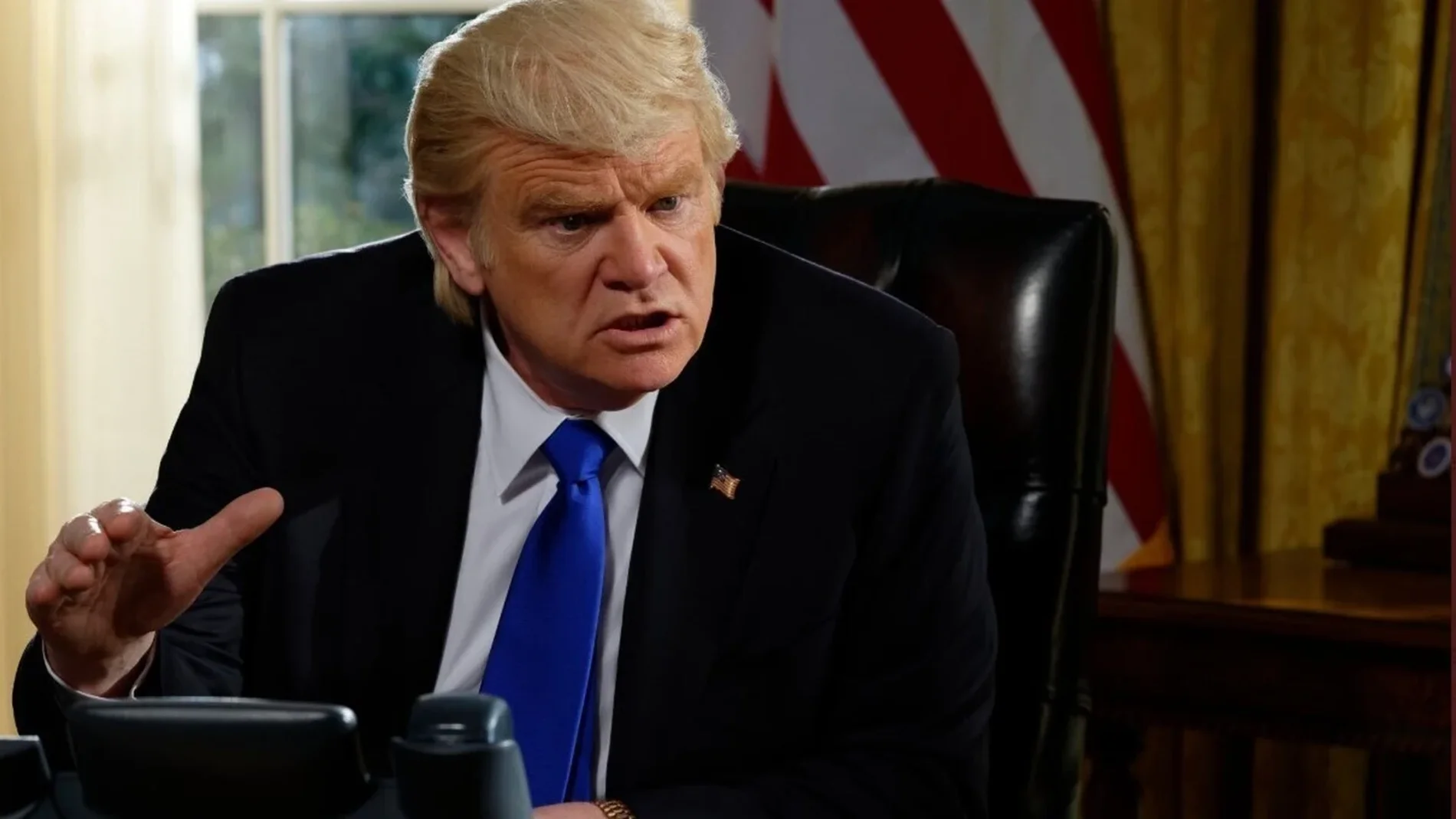 Brendan Gleeson interpretando a Donald Trump en "La ley de Comey"