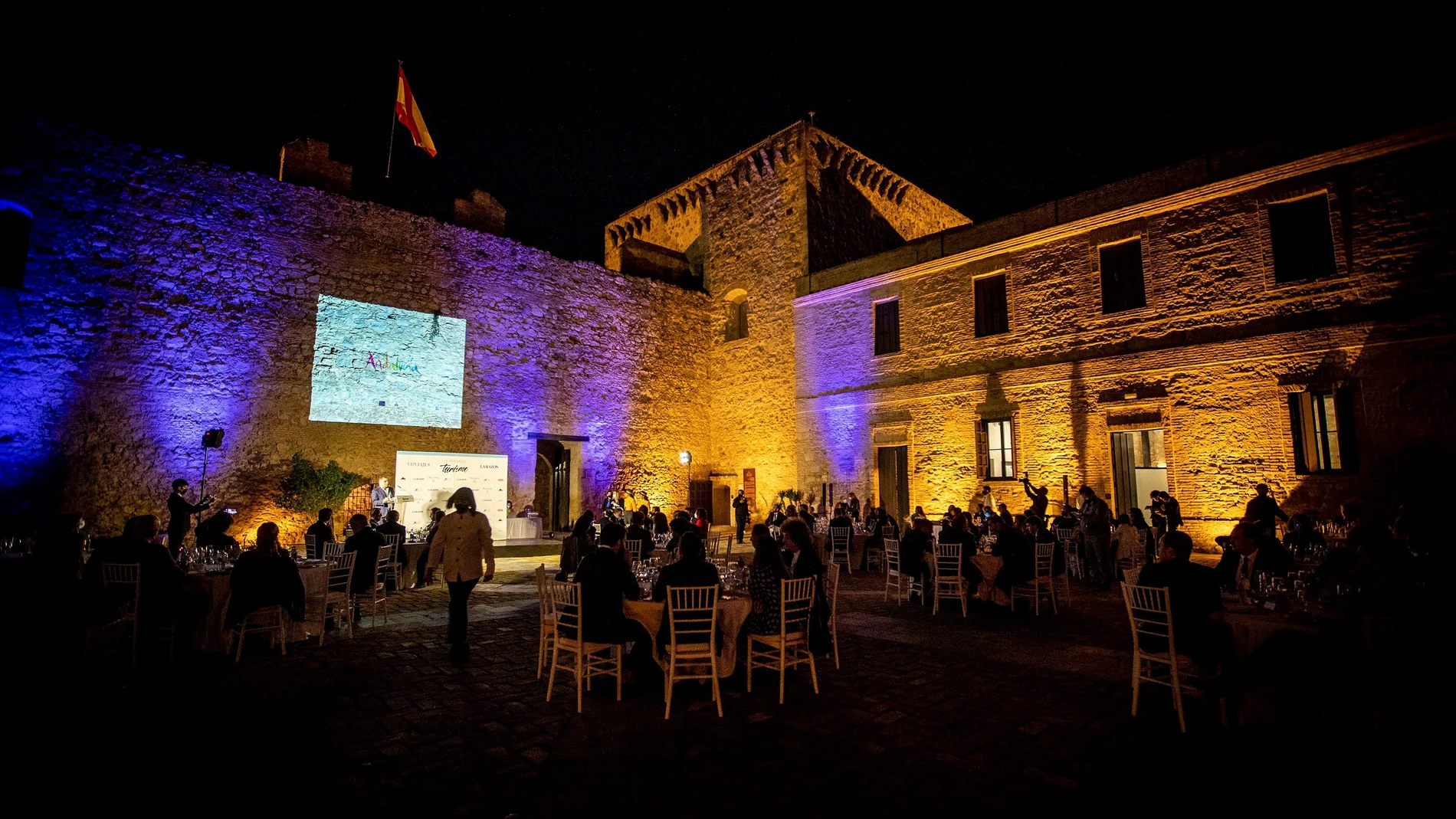 GRAF6647. SANLÚCAR DE BARRAMEDA (CÁDIZ), 23/10/2020.- Un momento de la entrega del IX Premio Turismo del periódico La Razón que se ha celebrado esta noche en Sanlúcar de Barrameda (Cádiz). EFE/Román Ríos