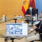 López Miras, durante su reunión por videoconferencia con los alcaldes de los 45 municipios