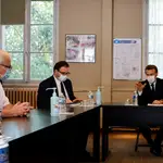 Emmanuel Macron y Jean Castex reunidos con representantes del sector sanitario. Foto de archivo