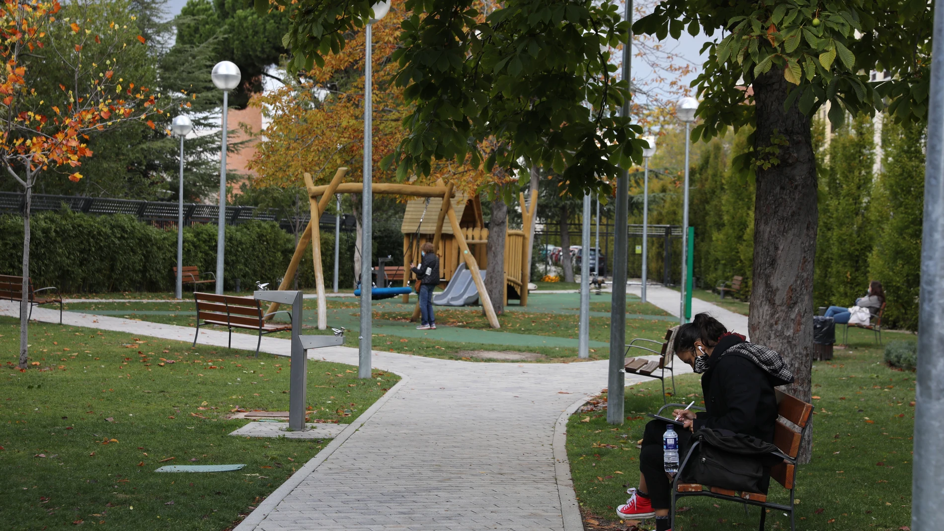 Parque infantil Ríos Rosas, junto al Depósito nº 1 del Canal de Isabel II.