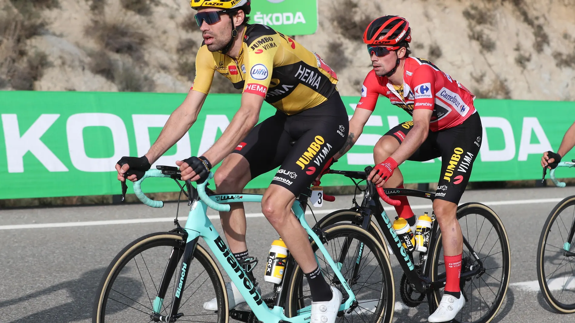 Tom Dumoulin, junto a Primoz Roglic