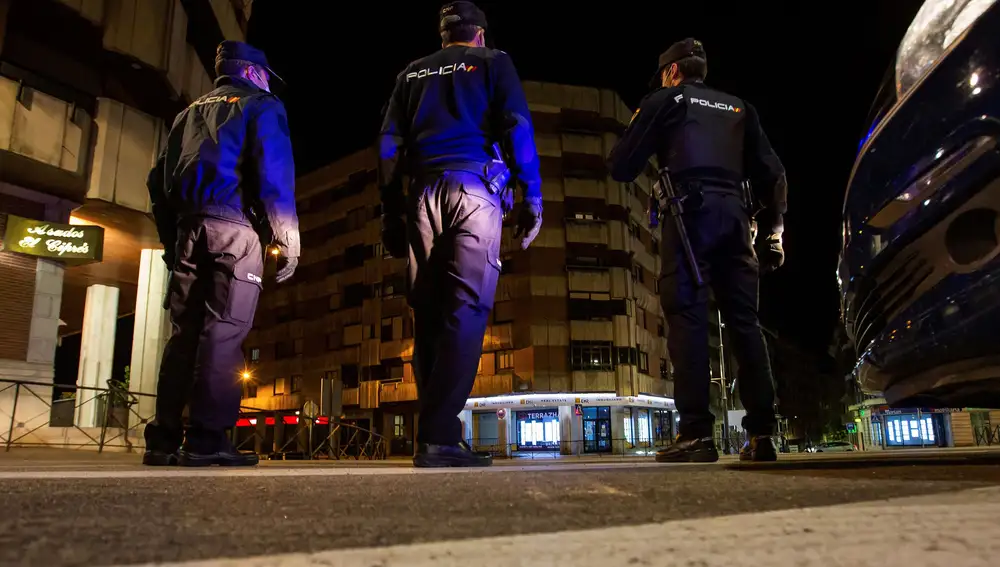 La Policía Nacional vigila las calles de Aranda de Duero (Burgos)