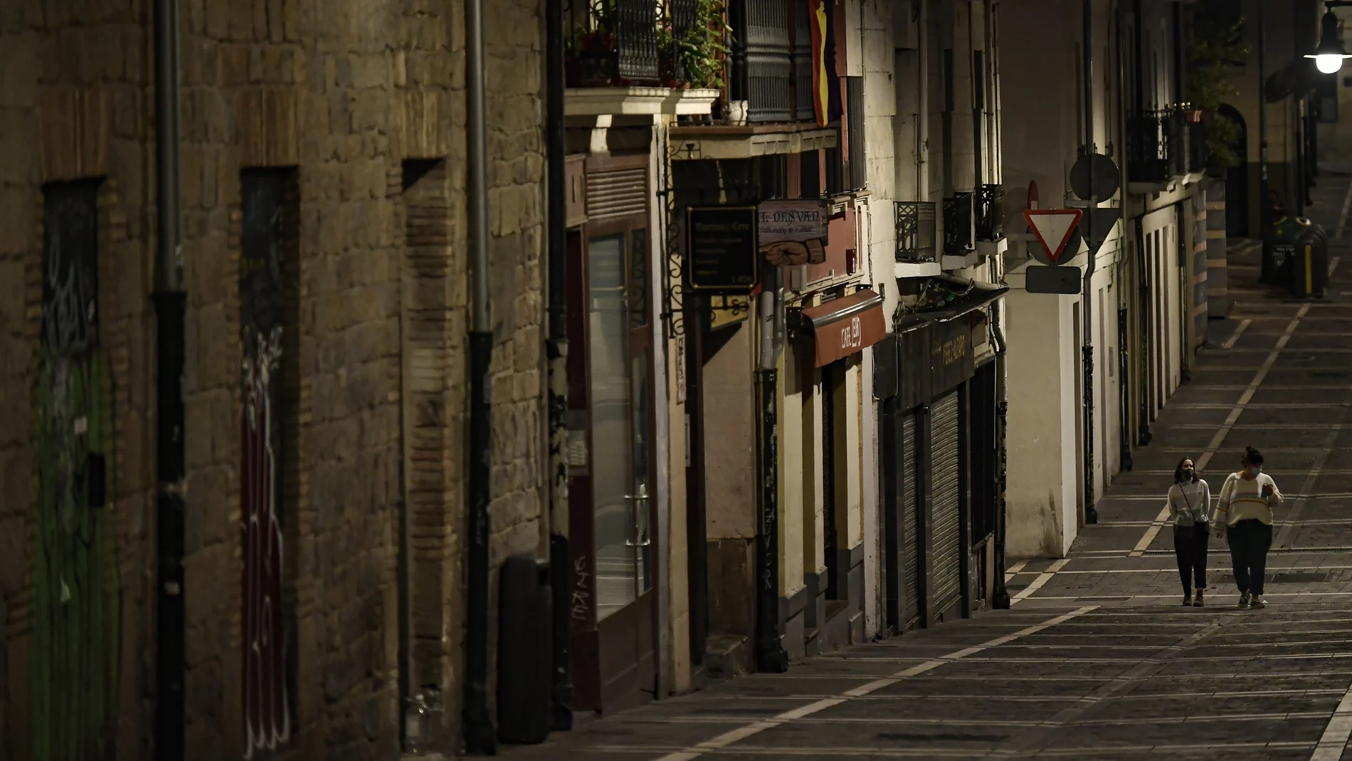 El toque de queda ya es una realidad en las calles de Pamplona