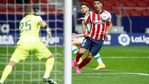 Claudio Bravo con el Betis frente al Atlético de Madrid.