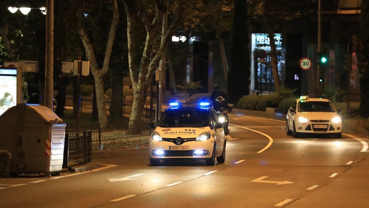 Dos heridos leves tras colisionar un coche con otros cinco vehículos cuando huía de la Policía Local en Salamanca