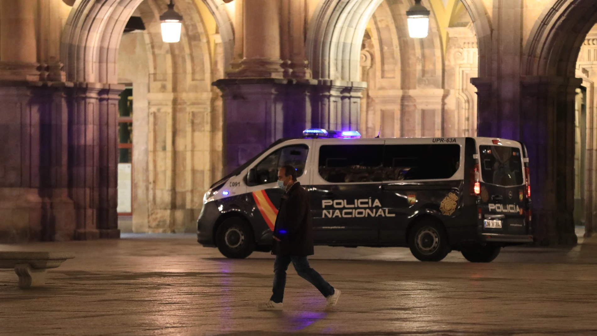 Furgón de la Policía Nacional en el centro de Salamanca