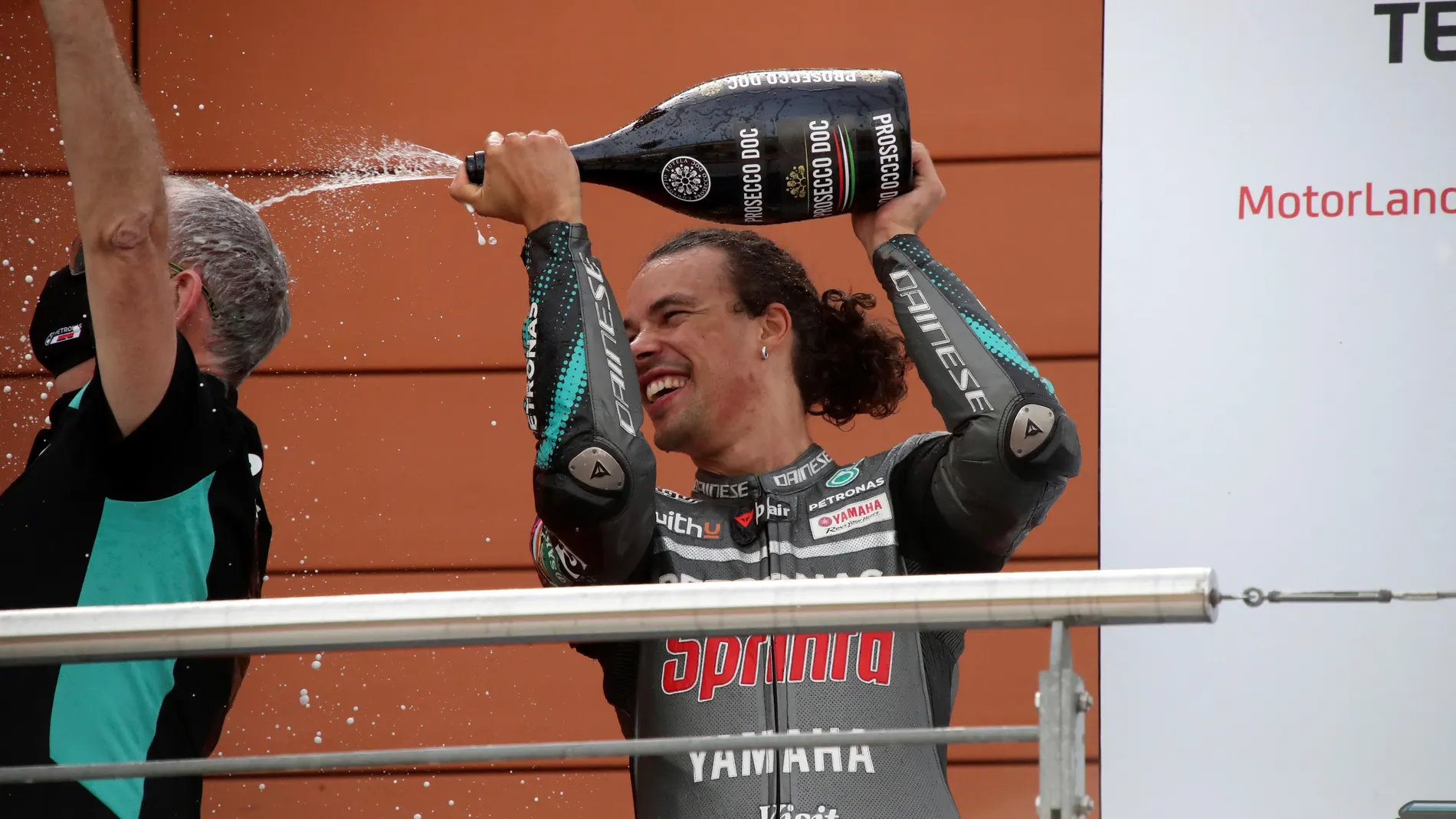 Franco Morbidelli celebra su triunfo en el Gran Premio de Teruel, su segunda victoria este curso en MotoGP