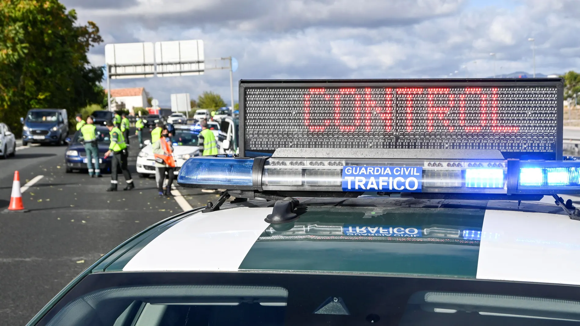 Imagen de archivo de agentes de la guardia civil vigilandp los cruces y carreteras que comunican Granada y su área metropolitana