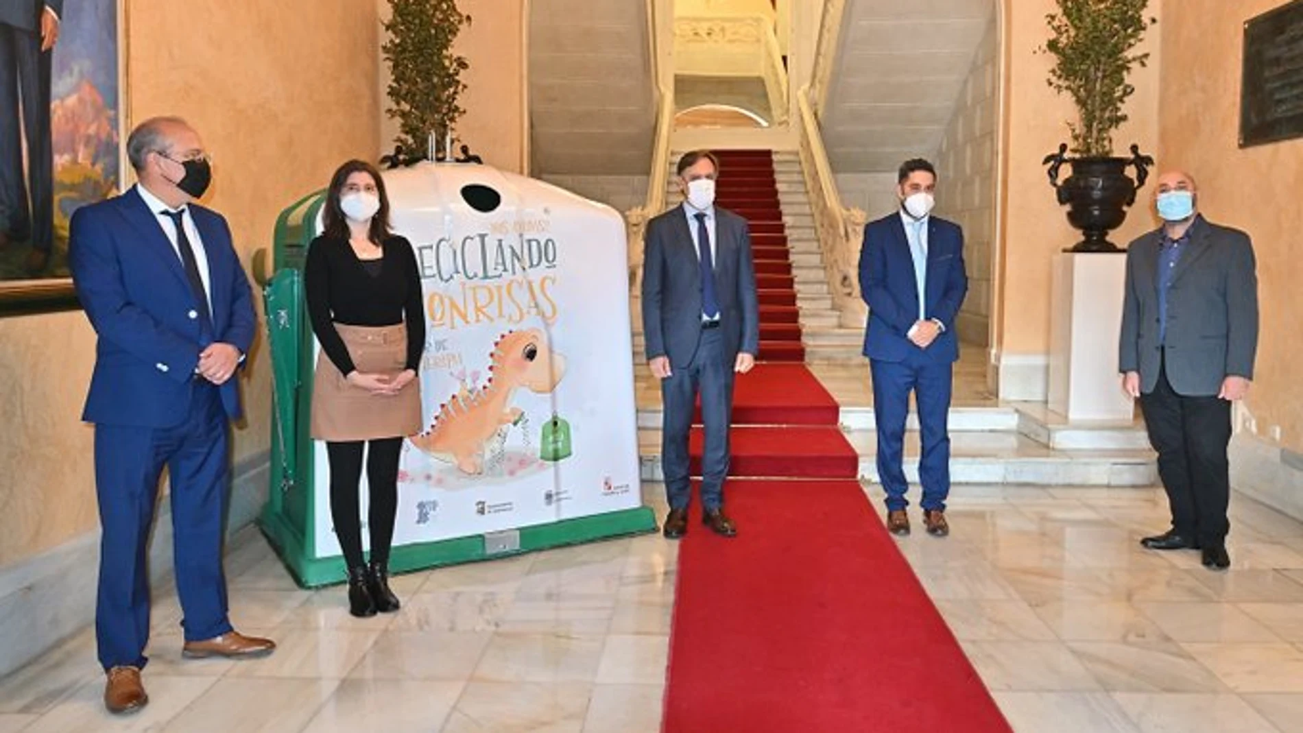 Presentación de la campaña solidaria "Reciclando sonrisas" del Ayuntamiento de Salamanca