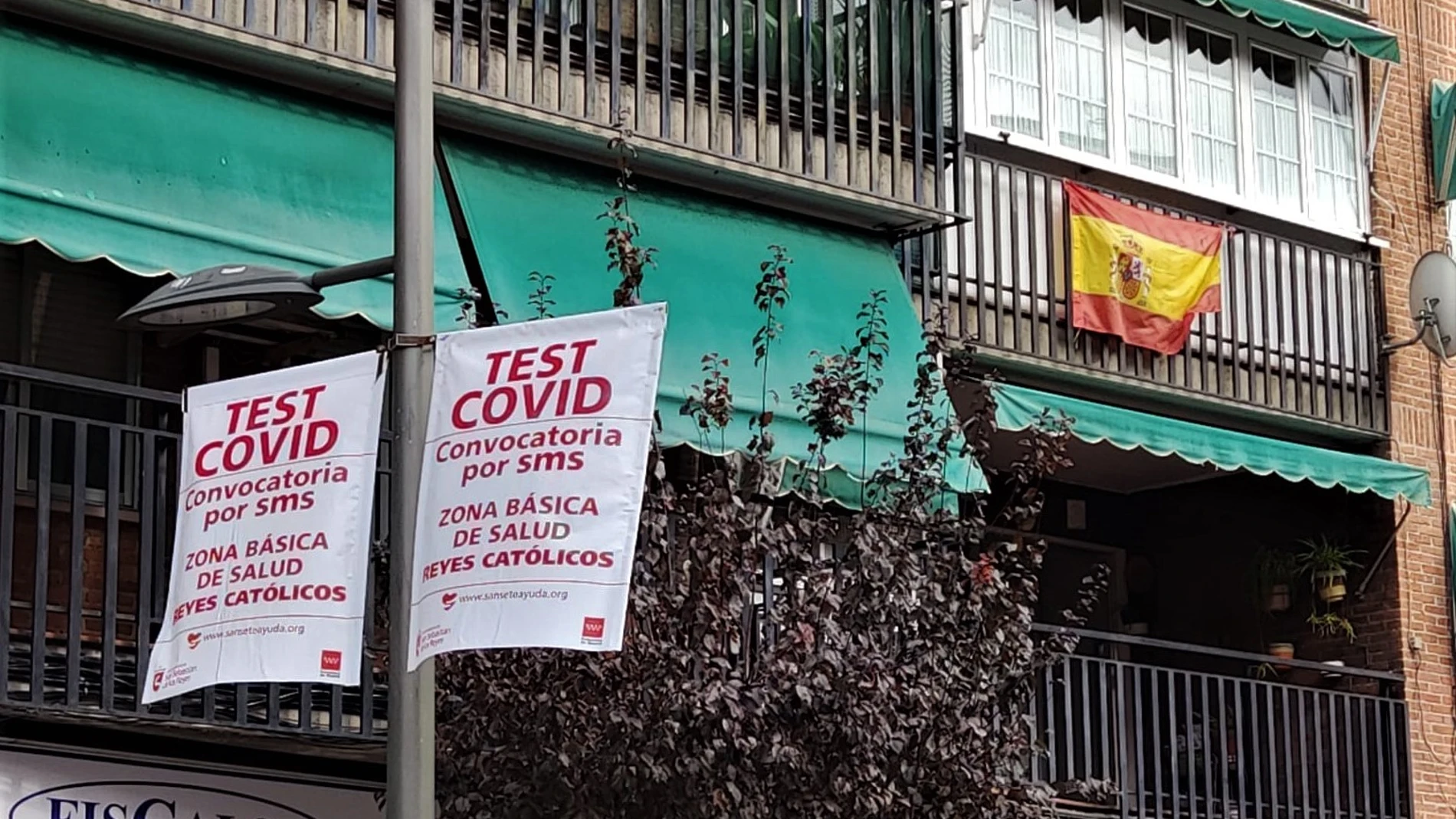 Banderolas de la campaña de comunicación del Ayuntamiento de San Sebastián de los Reyes anunciando los test Covid de la Comunidad.