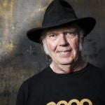 Neil Young vende los derechos de más de 1.080 canciones suyas, la mitad de su catálogo, a la compañía Hipgnosis