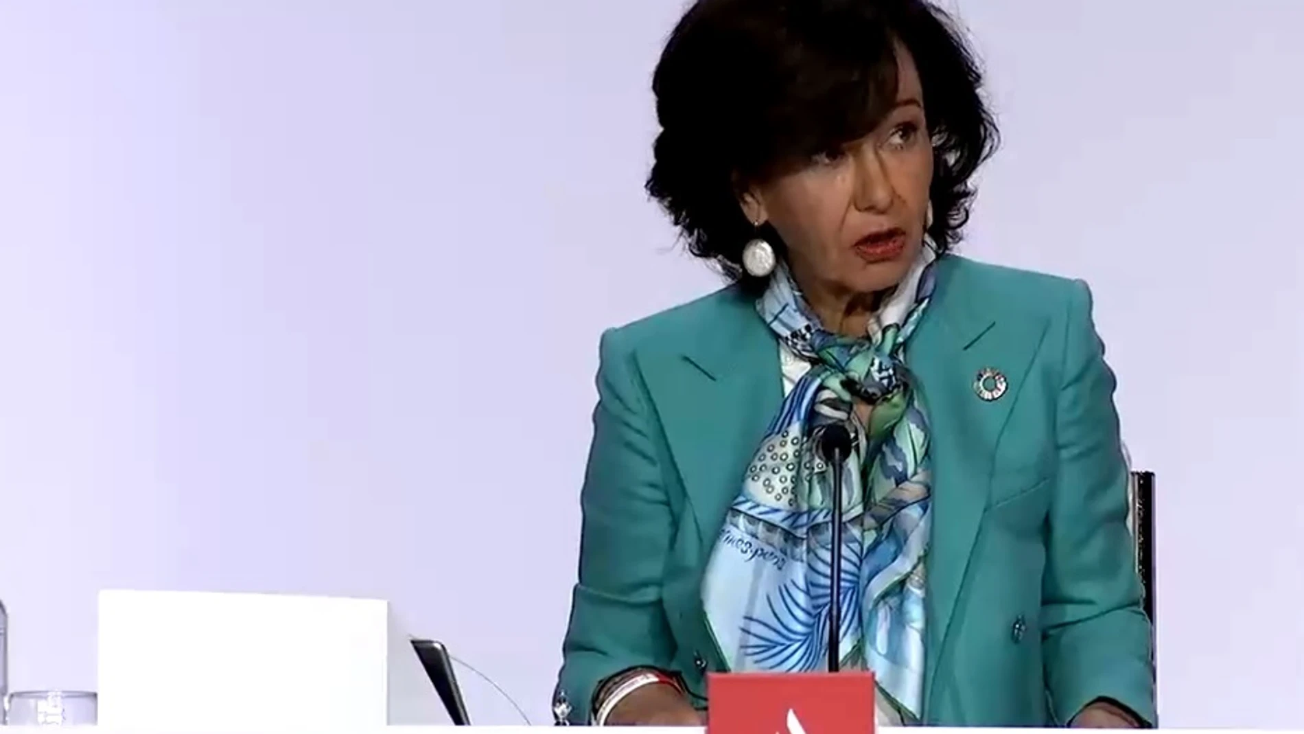 La presidenta de Banco Santander, Ana Botín, en la junta general de accionistas celebrada en octubre de 2020