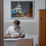 "La transformación de muchos hospitales en centros universitarios ha abierto un campo de oportunidades a los profesionales para compaginar la actividad asistencial y académica”.