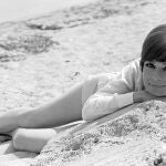 Audrey Hepburn en la playa