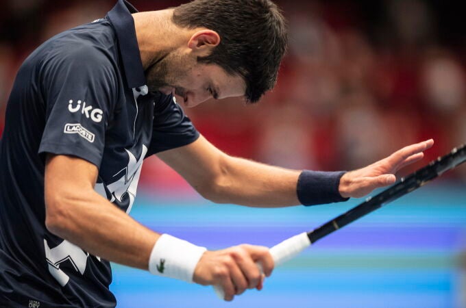 Djokovic sacó adelante un partido complicado en su estreno en Viena ante su compatriota Krajinovic