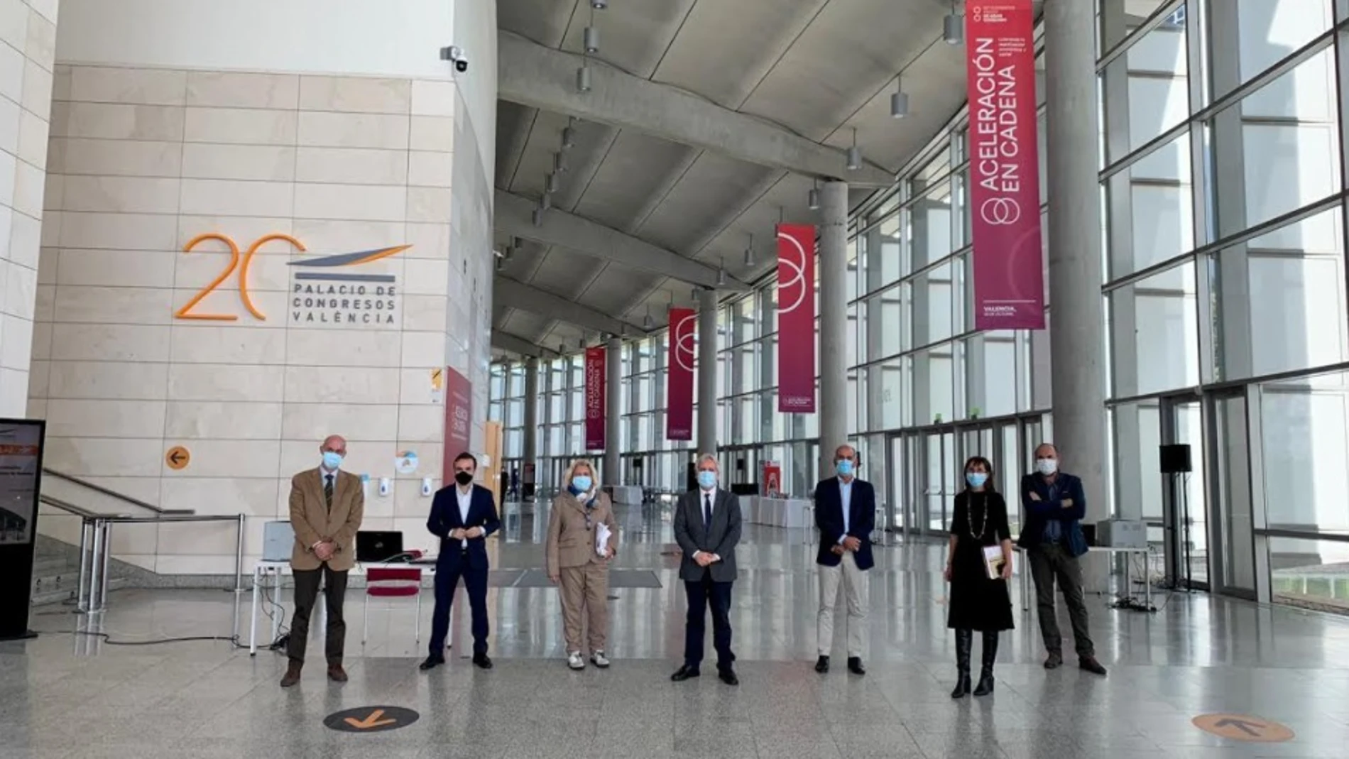 Imagen del Palacio de Congresos de Valencia con los miembros de su consejo de administración