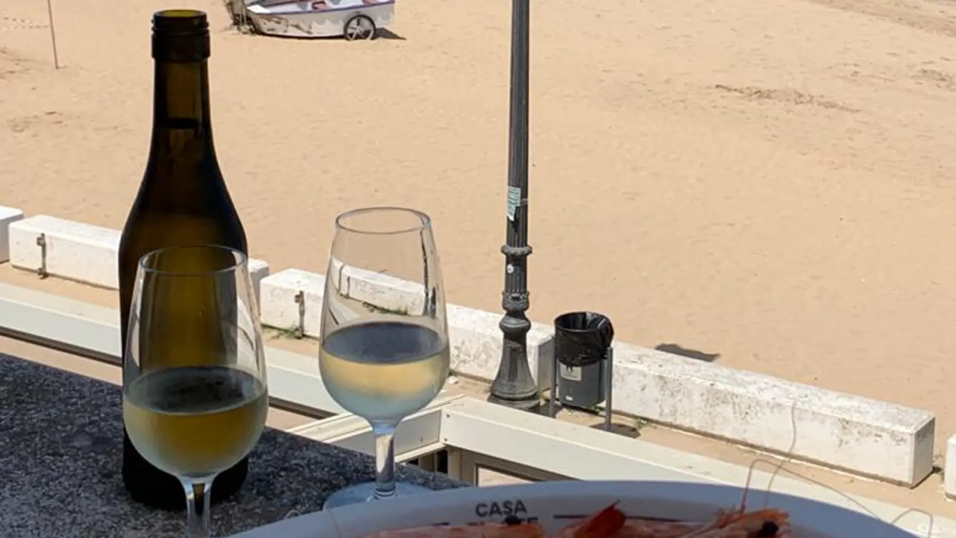 Comer en Bajo de Guía permite al viajero disfrutar de una excelente materia prima con unas privilegiadas vistas al mar