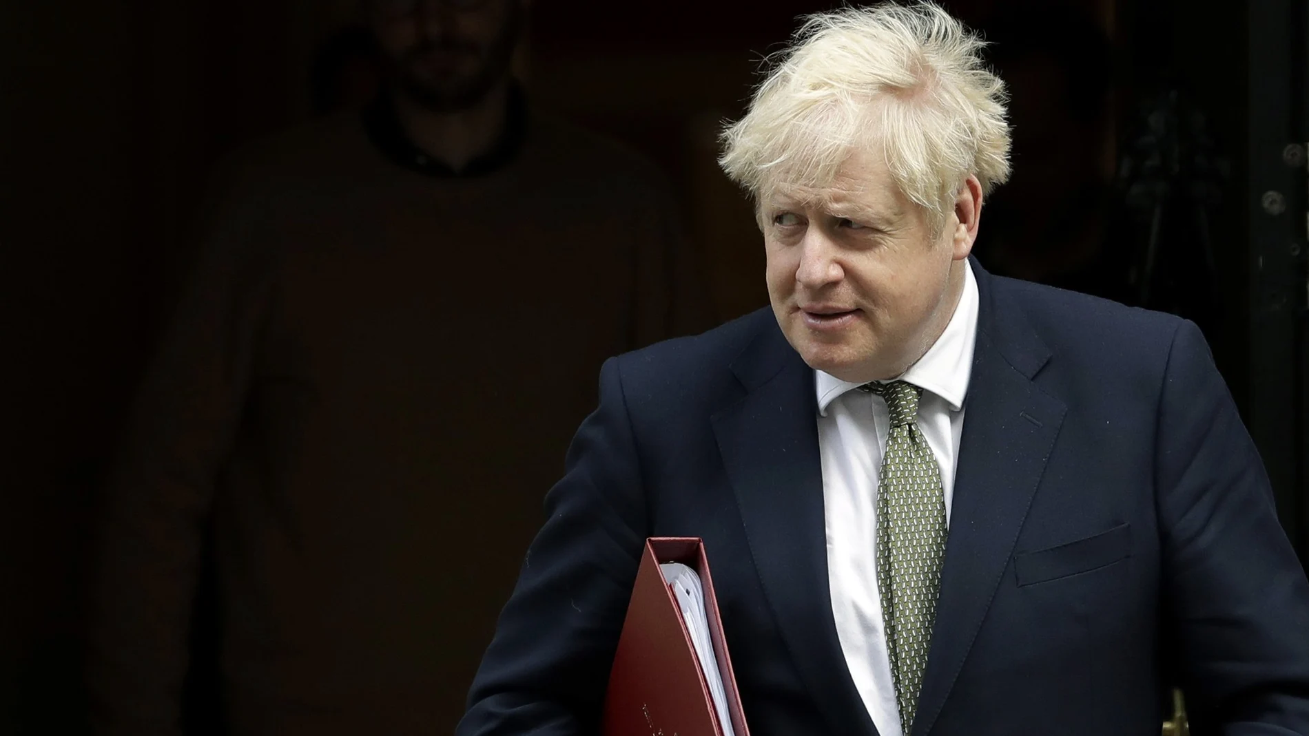 El primer ministro, Boris Johnson, al salir de una reunión con su Gabinete