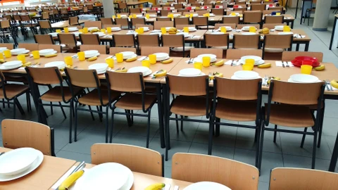 Las familias podrán recoger el menú del comedor si están confinados