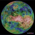 Imagen de la orogenia venusiana. La paleta de colores muestra las elevaciones del terreno codificando el rojo las mayores altitudes y el azul los valles.