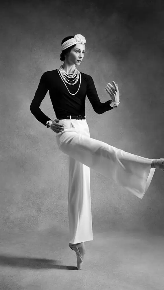 Una fotografía de la diseñadora Coco Chanel.