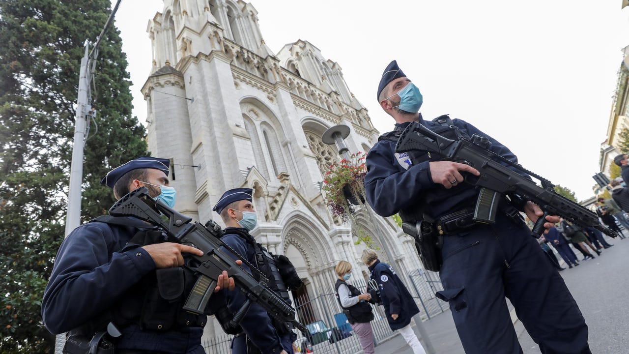 La France déclare « l’état d’urgence » après un attentat terroriste dans la ville d’Arras.