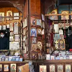 Puestos de venta de retablos religiosos en Rila, Bulgaria.