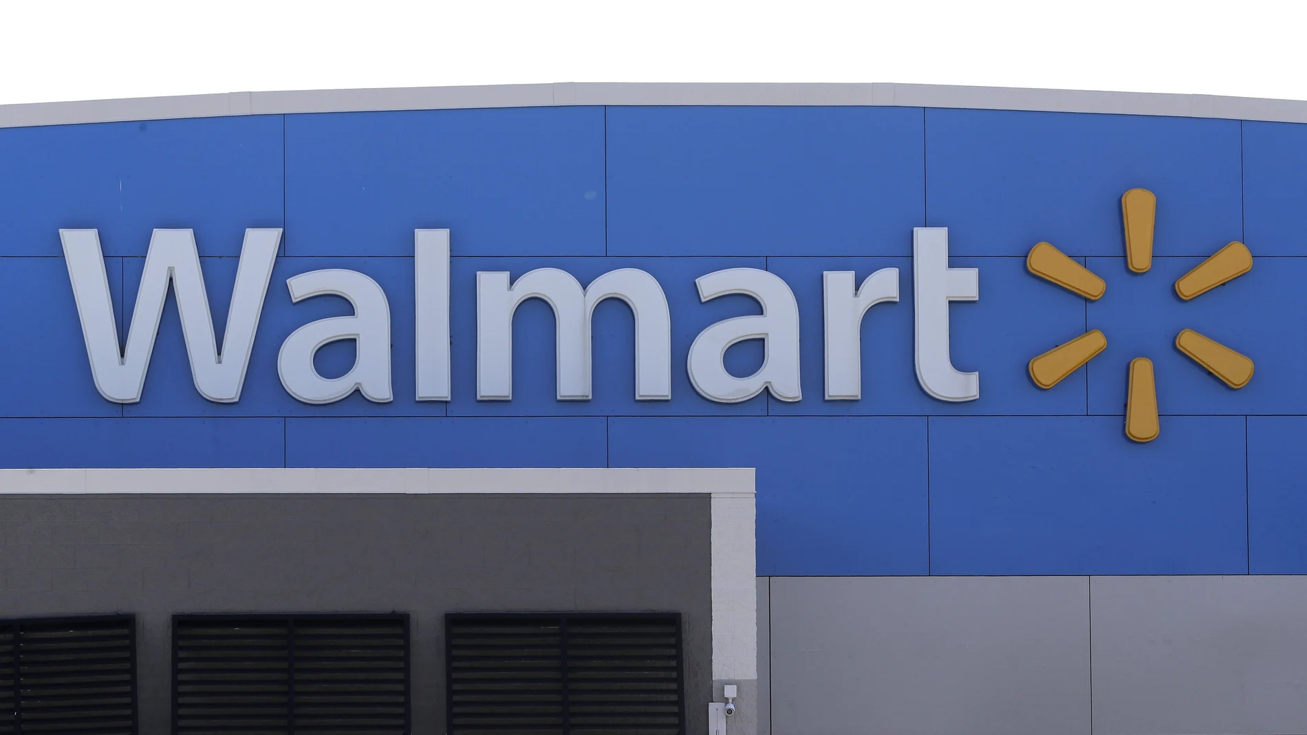 Walmart ya retiró armas y munición de sus tiendas tras la muerte de George Floyd en junio