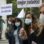 Manifestación frente de las puertas del Ministerio de Sanidad convocada ayer por CSIF