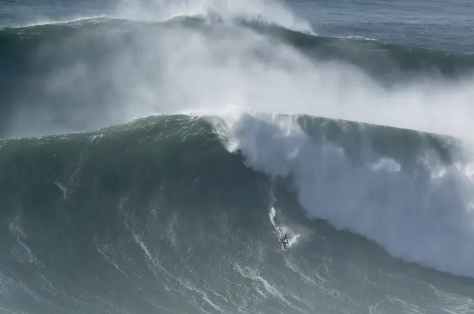 El espectacular récord de la ola más grande surfeada a remo