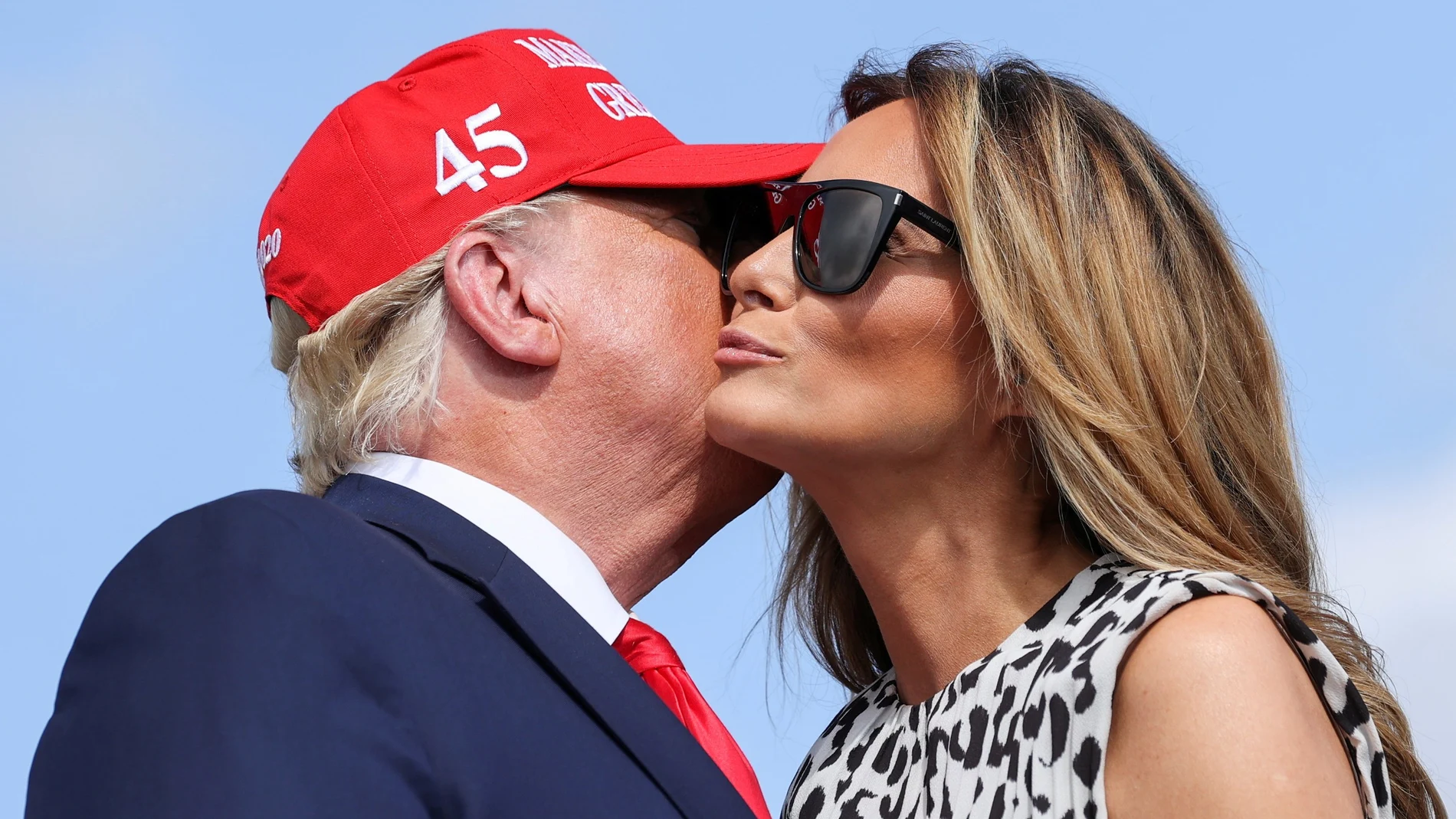 U.S. President Donald Trump kisses first lady Melania Trump ahead of a campaign rally outside Raymond James Stadium, in Tampa, Florida, U.S., October 29, 2020. REUTERS/Jonathan Ernst TPX IMAGES OF THE DAY
