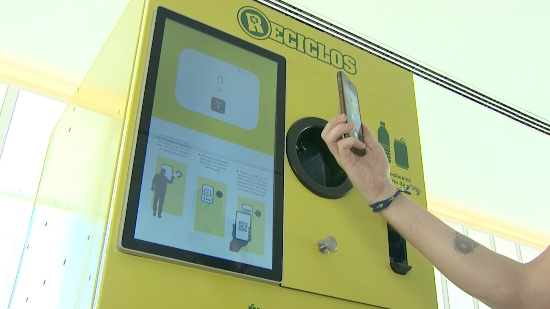 Ecoembes instalará más de 100 máquinas que recompensan por reciclar en diferentes estaciones de transporte, centros comerciales y de ocio del país