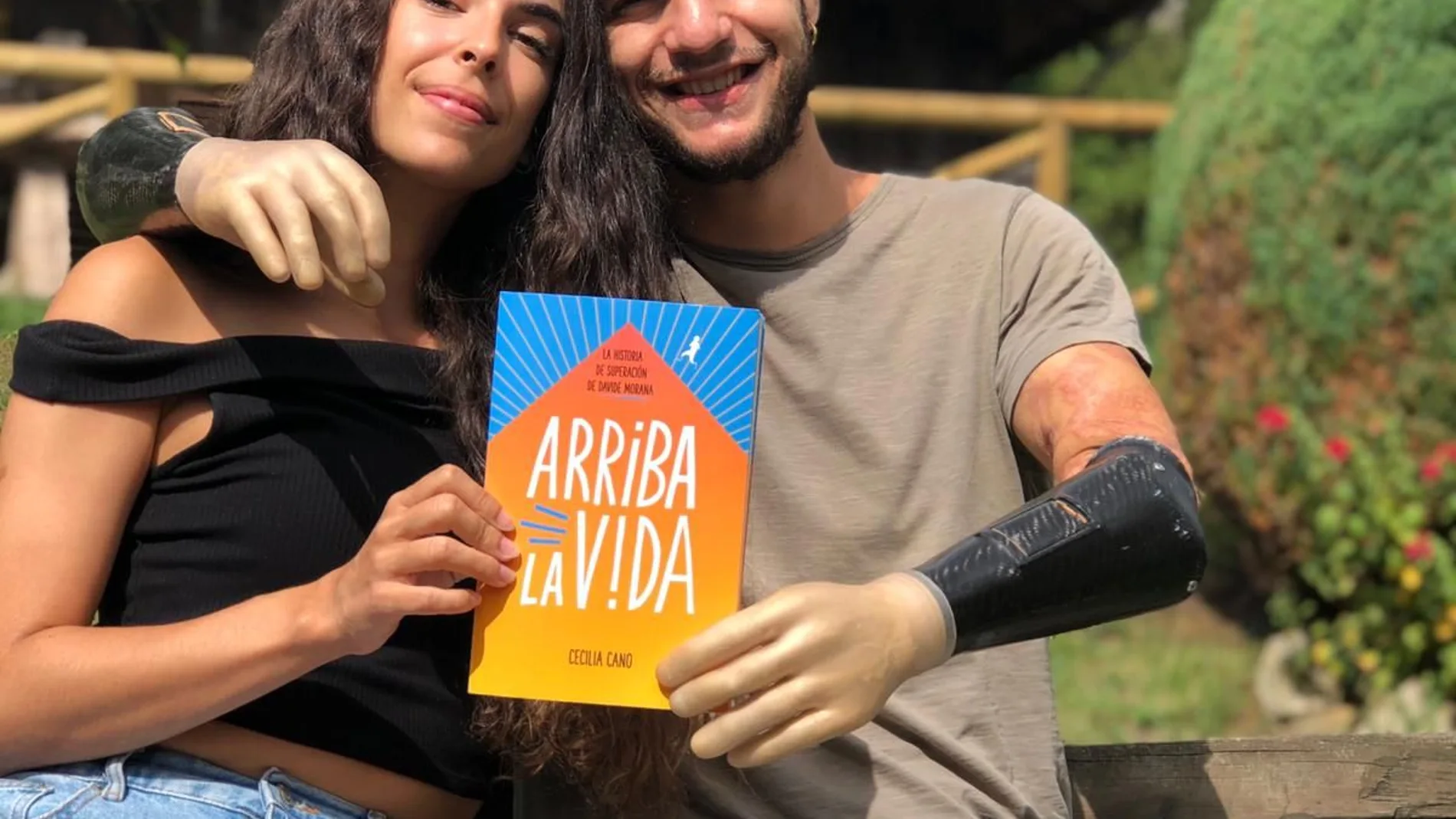 Davide Morana, atleta tetramputado, y su pareja Celia han escrito el libro "Arriba la vida", un canto al positivismo