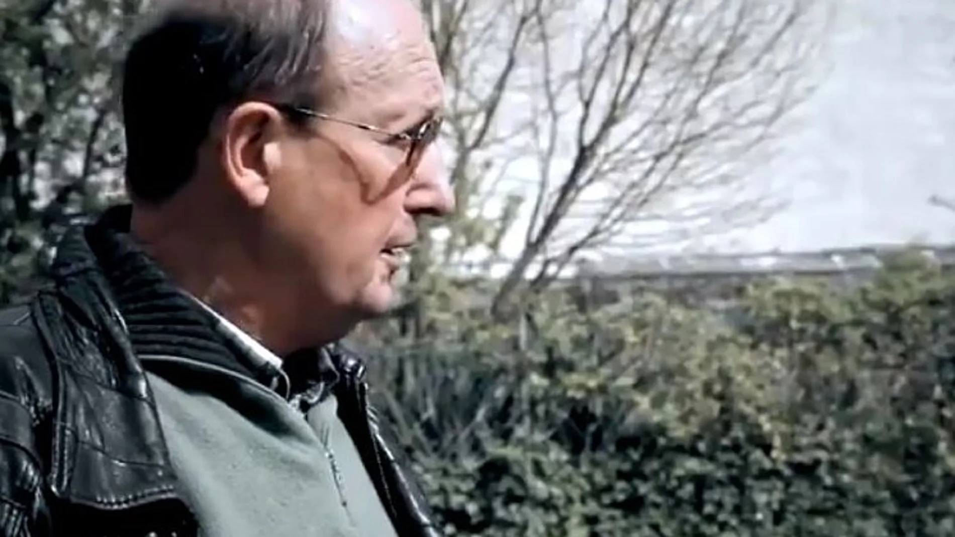 El párroco de Lemona durante sus declaraciones en el documental de Iñaki Arteta "Bajo el silencio"