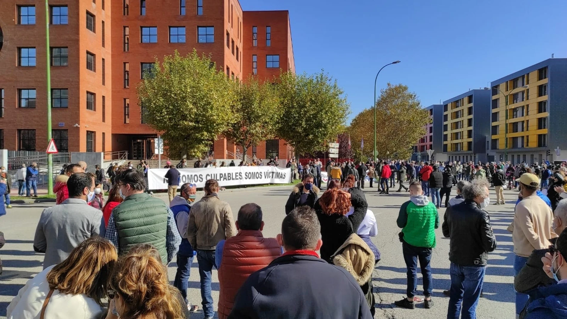 Concentración de hosteleros a las puertas de la Delegación Terirtorial de la Junta en Burgos.EUROPA PRESS30/10/2020