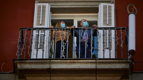 El aislamiento domiciliario ha sido una medida fundamental desde el inicio de la pandemia, que ahora puede relajarse gracias a la mejora notable de la situación