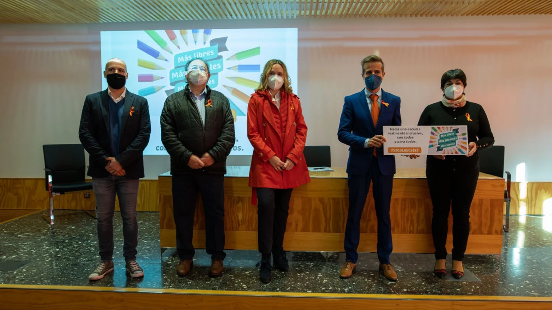 José Francisco Bernardos, secretario autonómico de FSIE Castilla y León; Lorenzo Lasa, secretario general de FEUSO Castilla y León; Ángela Melero, representante de la confederación de padres CONCAPA; Rosario Rico, presidenta de CECE Castilla y León; y Leandro Roldán, secretario autonómico de Escuelas Católicas Castilla y León, que ejerció de portavoz.