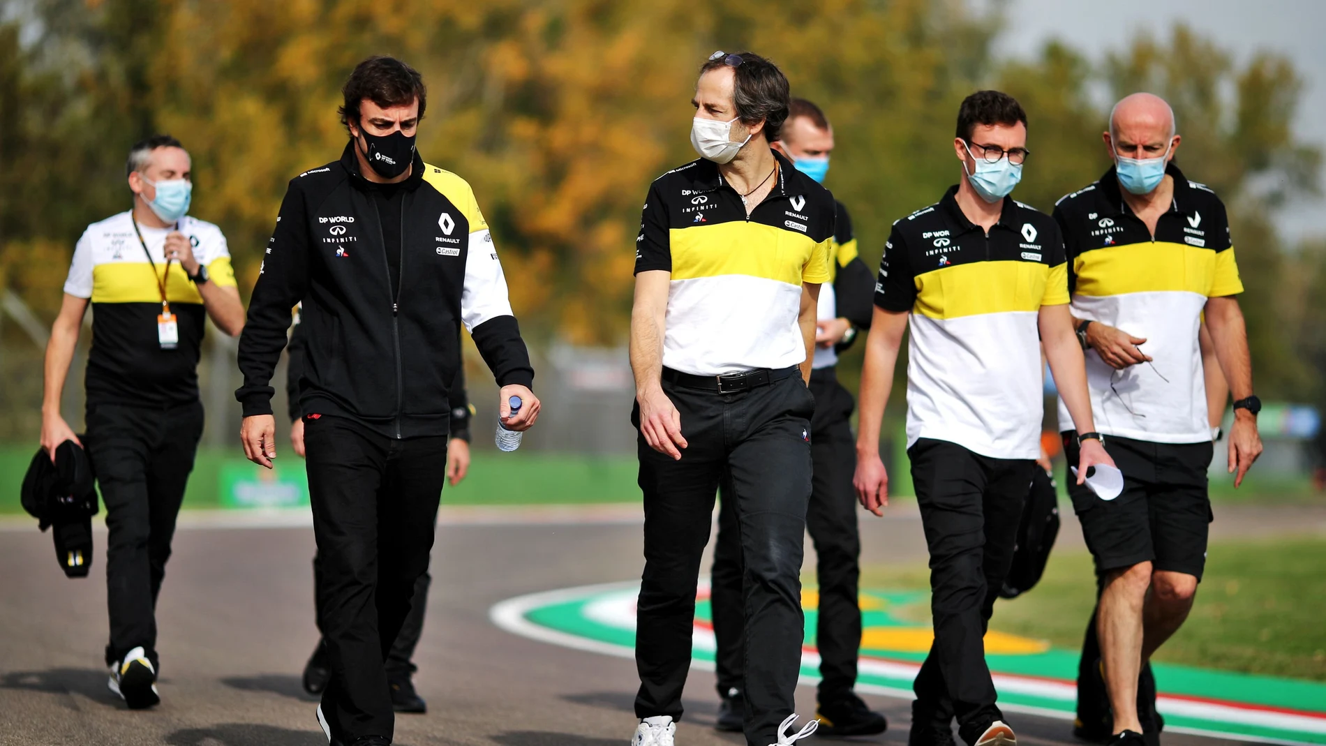 Fernando Alonso, con el equipo Renault en el circuito de Imola
