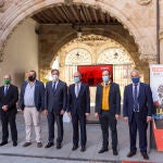 Presentación de las etapas de la Vuelta a España que transcurren por la provincia de Salamanca. En la imagen (de I a D ) Mauricio Angulo, alcalde de Sequeros; José Mª Muñoz, concejal de Deportes de Béjar; Carlos García Carbayo, alcalde de Salamanca; Javier Iglesias, presidente de la Diputación; Marcos Iglesias, alcalde de Ciudad Rodrigo y Jesús Mª Ortiz, diputado provincial de Deportes
