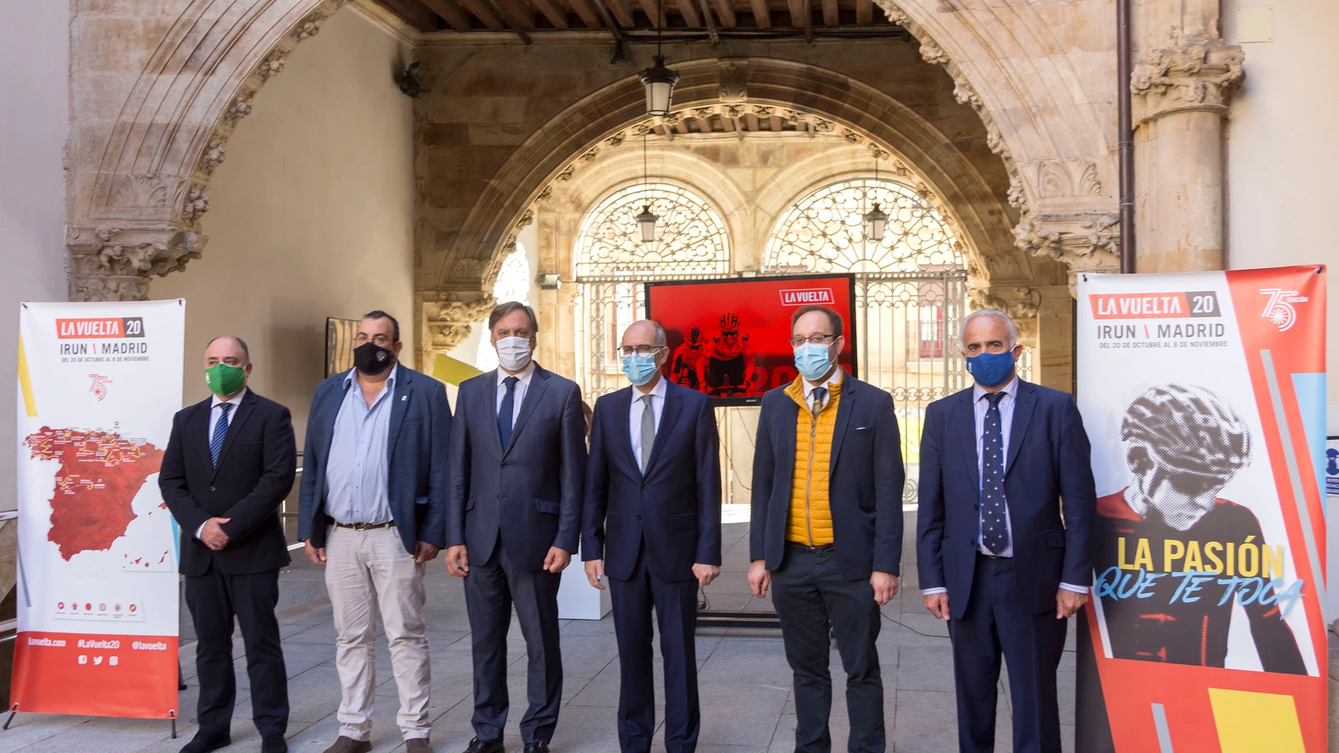 Presentación de las etapas de la Vuelta a España que transcurren por la provincia de Salamanca. En la imagen (de I a D ) Mauricio Angulo, alcalde de Sequeros; José Mª Muñoz, concejal de Deportes de Béjar; Carlos García Carbayo, alcalde de Salamanca; Javier Iglesias, presidente de la Diputación; Marcos Iglesias, alcalde de Ciudad Rodrigo y Jesús Mª Ortiz, diputado provincial de Deportes