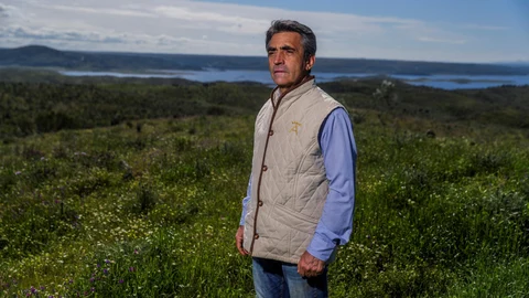 Victorino Martín, en su finca de Cáceres
