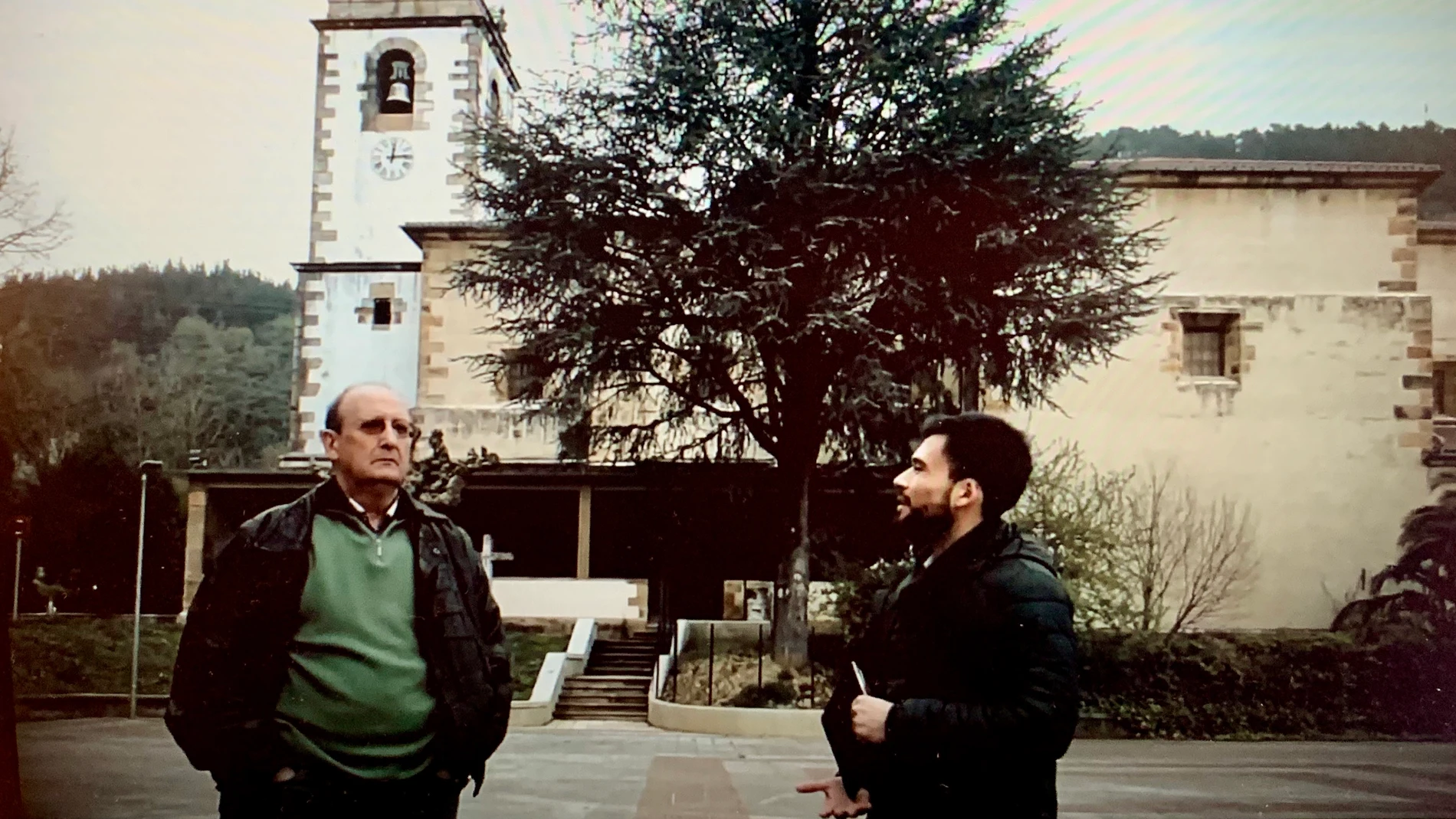 El párroco de Lemona entrevistado en el documental "Bajo el silencio" de Iñaki Arteta