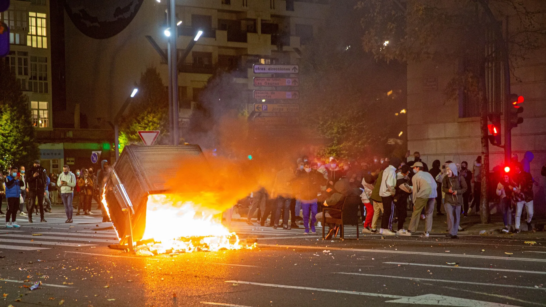 Unos 150 radicales han protagonizado esta tarde-noche disturbios en el centro de Logroño