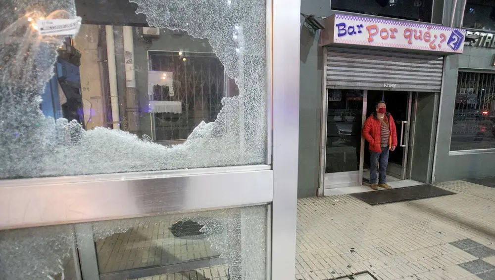 Disturbios en el barrio de Gamonal tras finalizar la concentración en contra de las restricciones para frenar la covid-19.