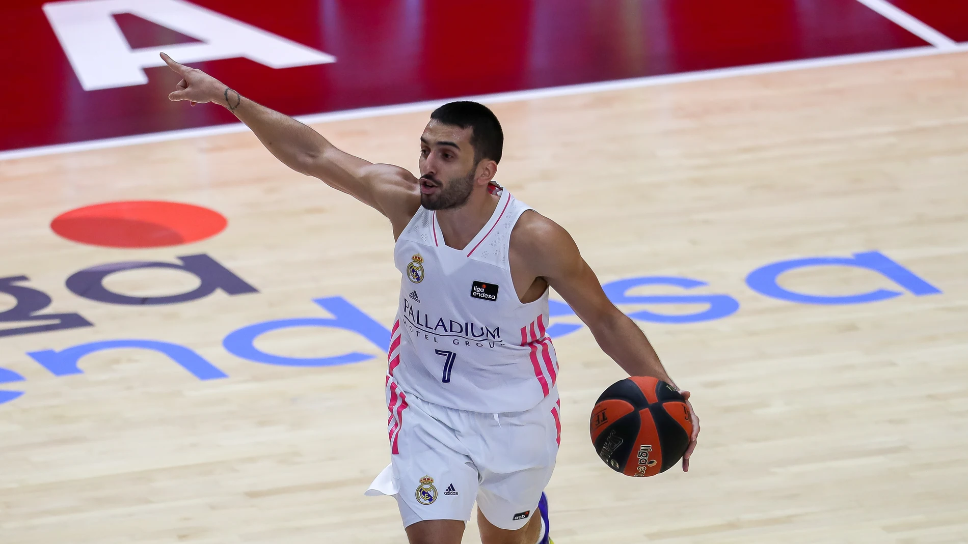 Campazzo, ante el Valencia Basket en la Liga Endesa