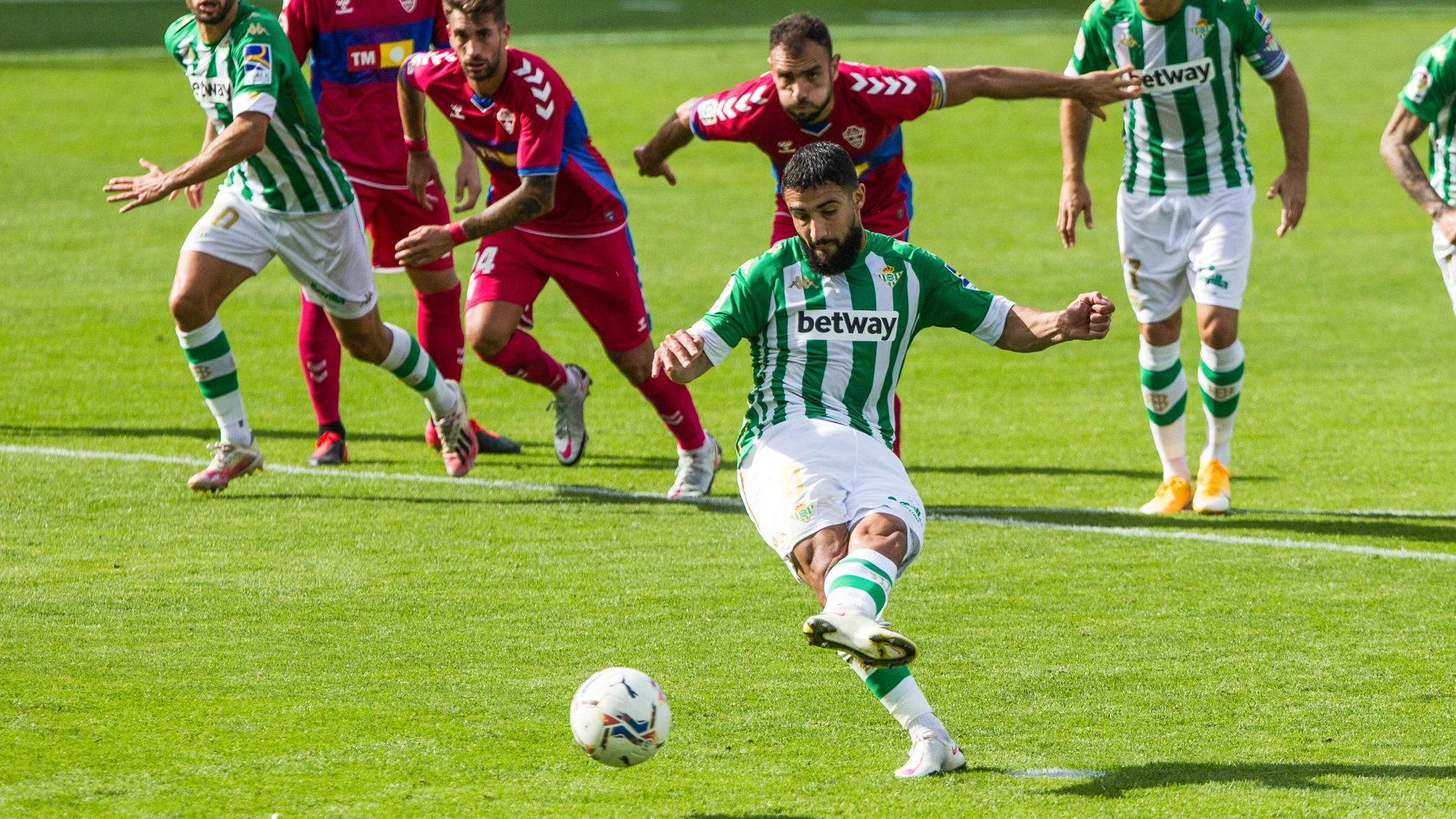 Nabil Fekir con el Real Betis.