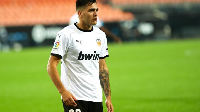 Maxi Gómez con el Valencia.