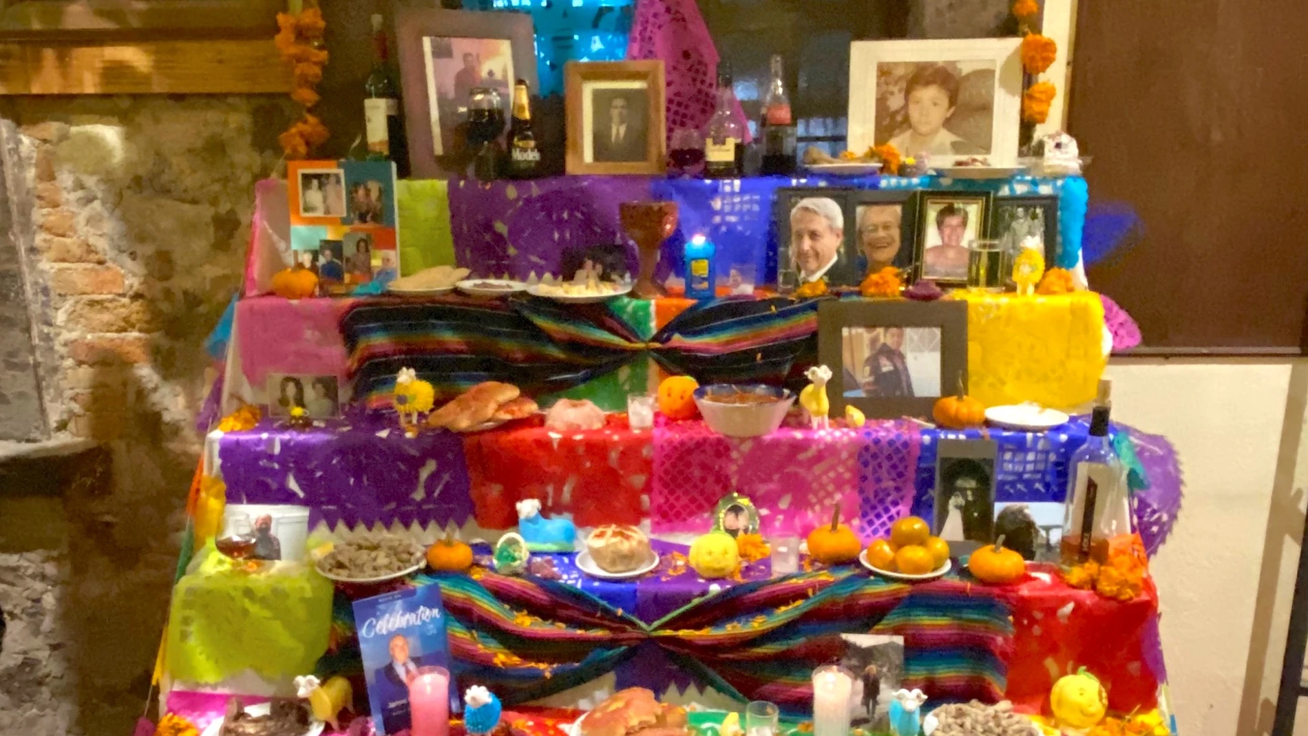Ofrenda del dia de los muertos en San Miguel de Allende, México