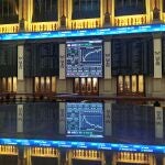Vista del interior de la Bolsa de Madrid este lunes